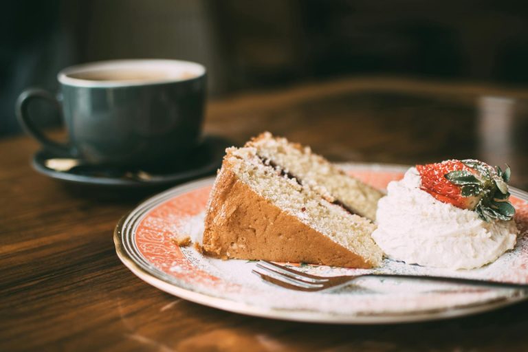 Bolo de Mandioca com Coco Fácil e Delicioso