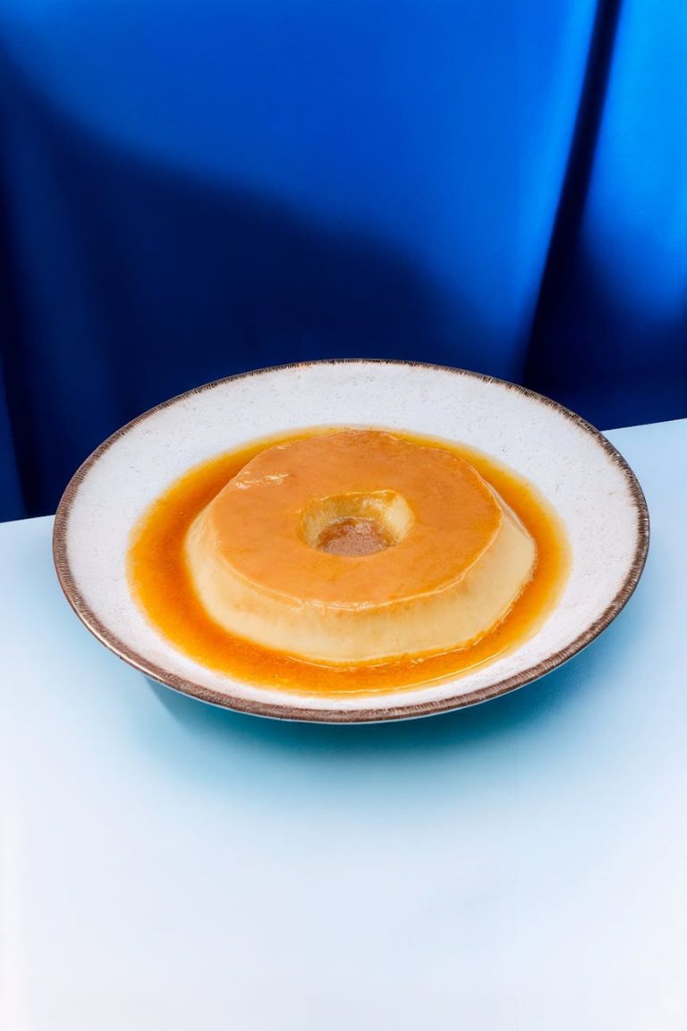 Pudim caseiro fácil: a receita cremosa de 2025 – Hora de desenformar