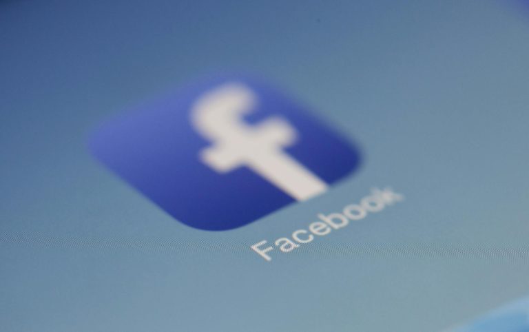 Como atrair clientes no Facebook em 2026: Guia Completo
